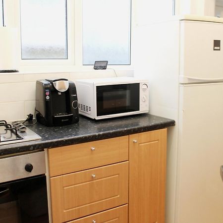 Large Garden Apartment On Golders Green High Road Лондон Экстерьер фото